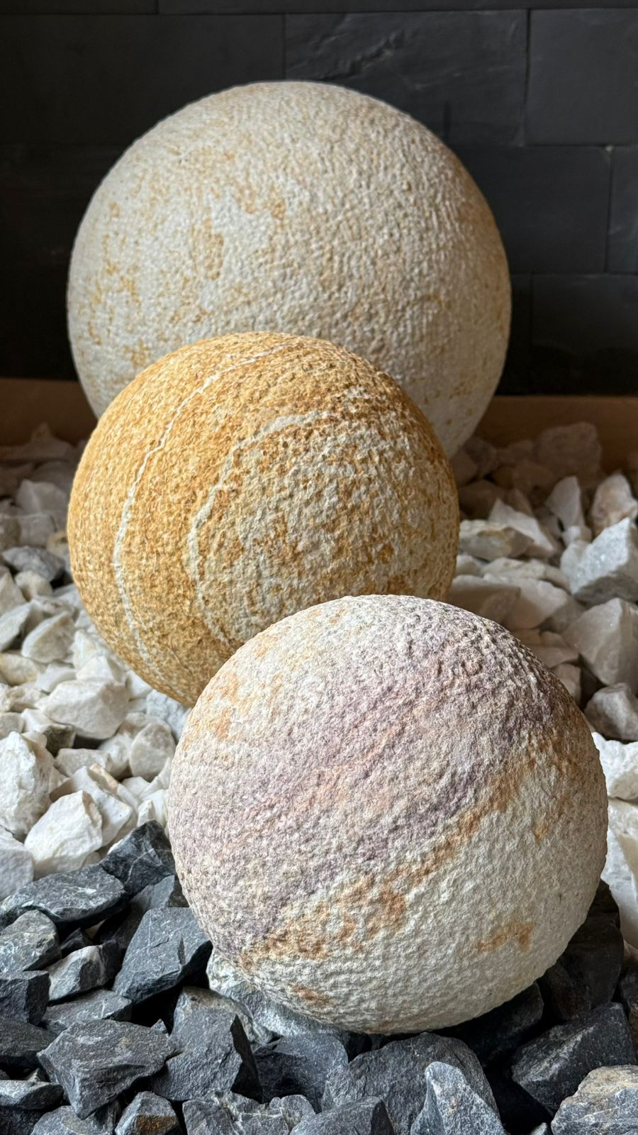 Esferas en piedra