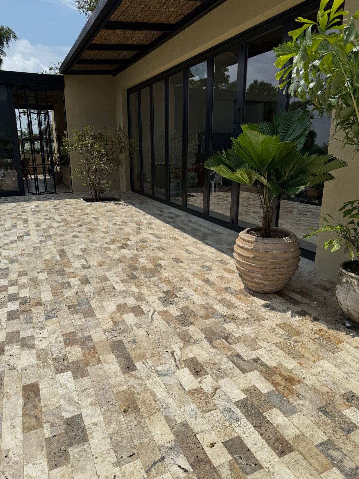 Adoquin Travertino tono mix Calibrado 10 x 20 x 3 cm